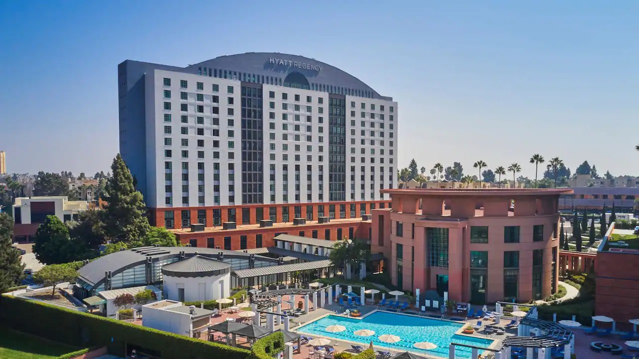An overall view of the La Jolla Hyatt Regency, one of the locations for a Weekend to Remember® marriage retreat